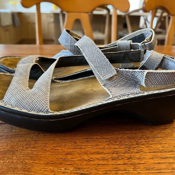Naot Velcro Close Walking Sandal 41/US 10 - 10 1/2 - Picture 5 of 8
